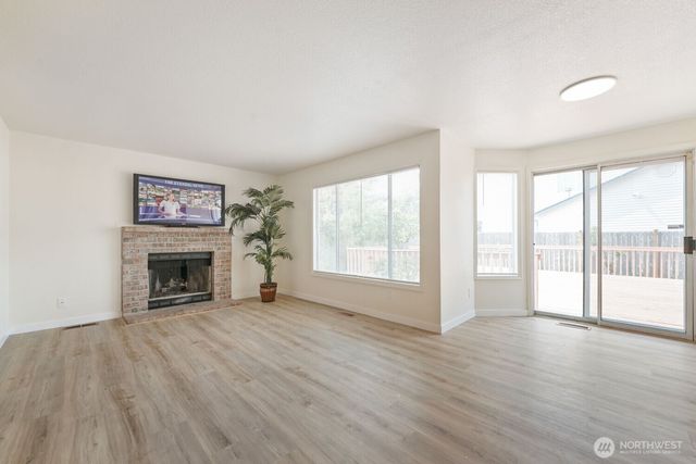 35403 12th Avenue SW, Federal Way, WA 98023