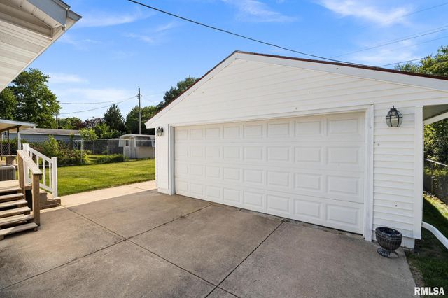 411 MANOR Street, Pekin, IL 61554