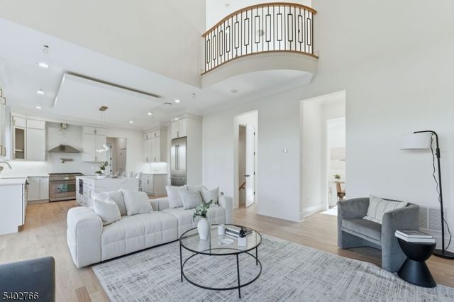 30 Grand Ter, Livingston Twp., NJ 07039