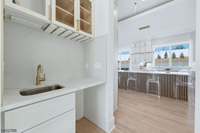 30 Grand Ter, Livingston Twp., NJ 07039