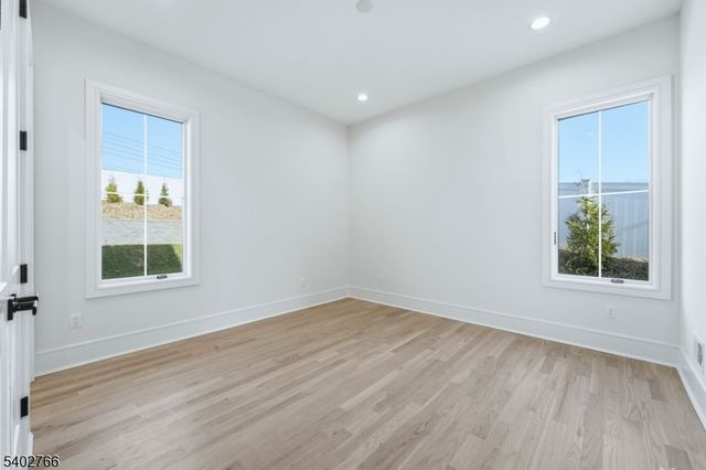 30 Grand Ter, Livingston Twp., NJ 07039