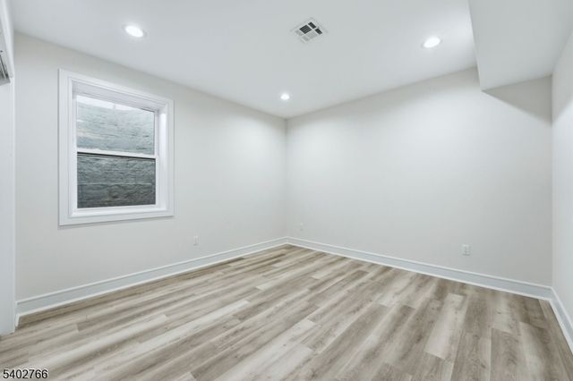 30 Grand Ter, Livingston Twp., NJ 07039