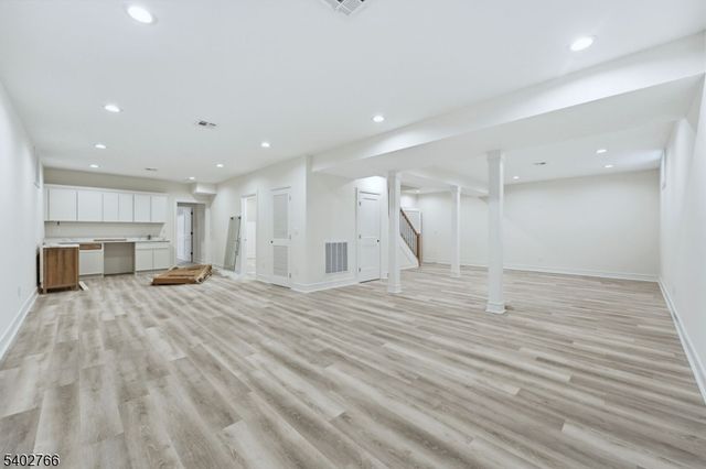 30 Grand Ter, Livingston Twp., NJ 07039