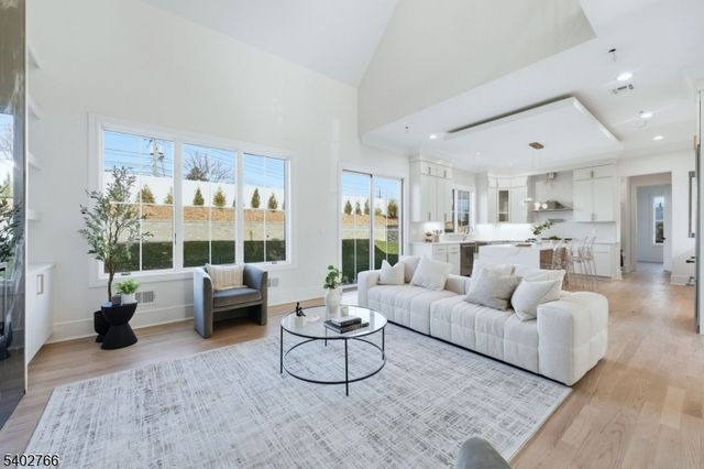 30 Grand Ter, Livingston Twp., NJ 07039