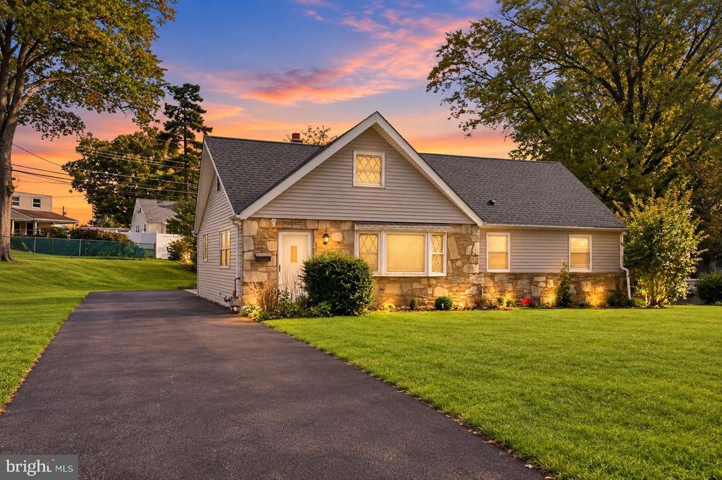 381 HARDMAN LN, WARMINSTER, PA 18974 — exterior