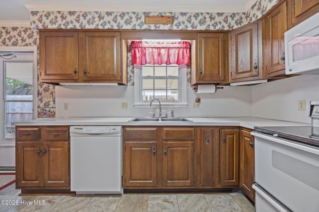 42 Barnes Street, Greenville, NC 27858