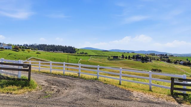 10205 S Sharon Rd, Spokane, WA 99223