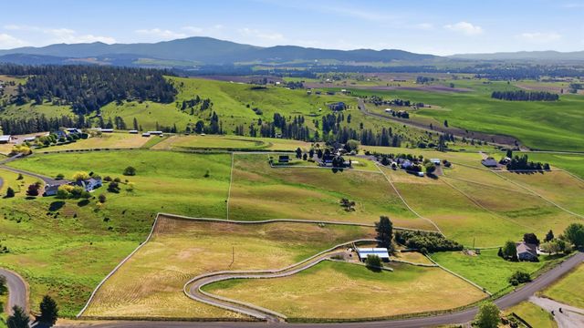 10205 S Sharon Rd, Spokane, WA 99223