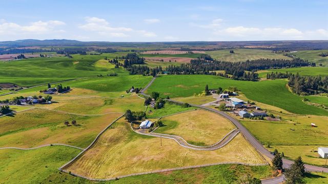 10205 S Sharon Rd, Spokane, WA 99223