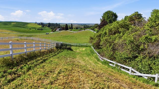 10205 S Sharon Rd, Spokane, WA 99223