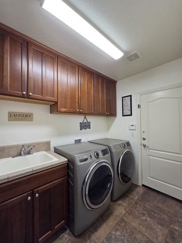 506 Lohse Ct, Lincoln, CA 95648