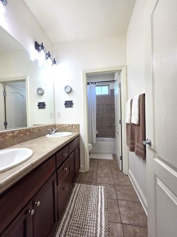 506 Lohse Ct, Lincoln, CA 95648