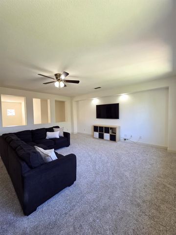 506 Lohse Ct, Lincoln, CA 95648