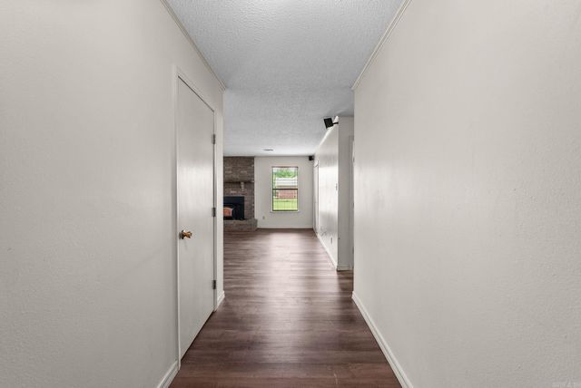 17 Oak Creek, Conway, AR 72032