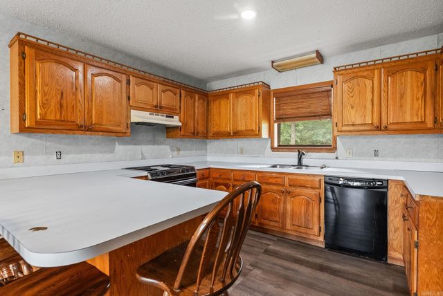 17 Oak Creek, Conway, AR 72032