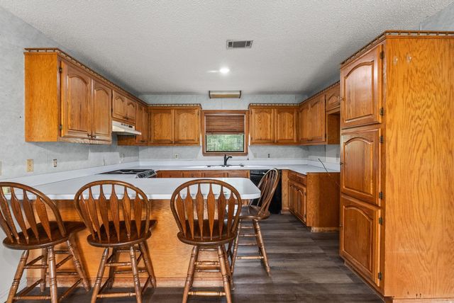 17 Oak Creek, Conway, AR 72032