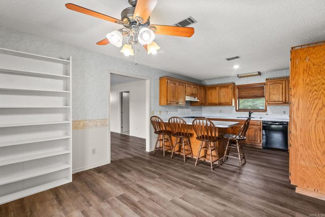 17 Oak Creek, Conway, AR 72032