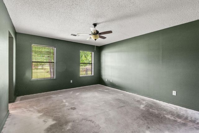 17 Oak Creek, Conway, AR 72032