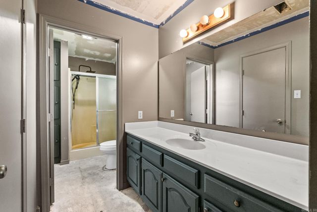 17 Oak Creek, Conway, AR 72032