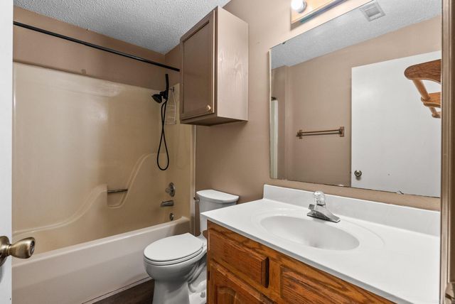 17 Oak Creek, Conway, AR 72032