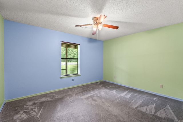17 Oak Creek, Conway, AR 72032