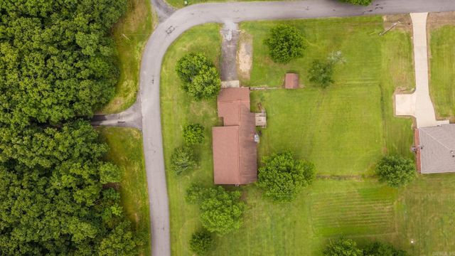 17 Oak Creek, Conway, AR 72032