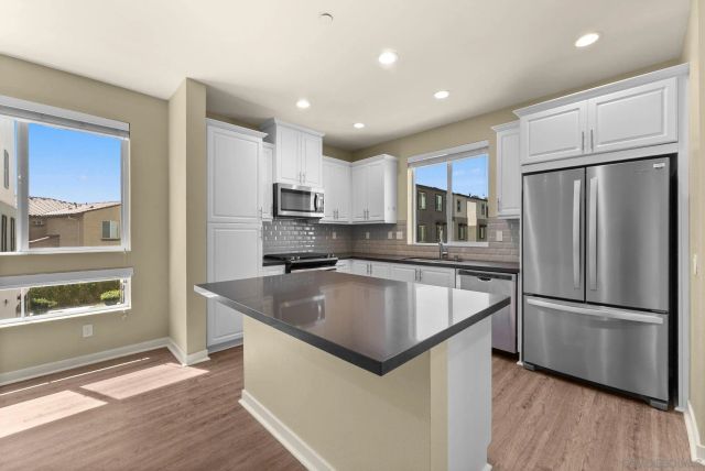 2564 S Escondido Blvd 512, Escondido, CA 92025