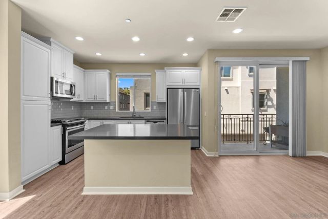 2564 S Escondido Blvd 512, Escondido, CA 92025