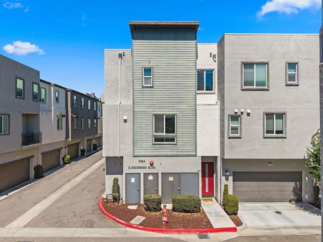 2564 S Escondido Blvd 512, Escondido, CA 92025