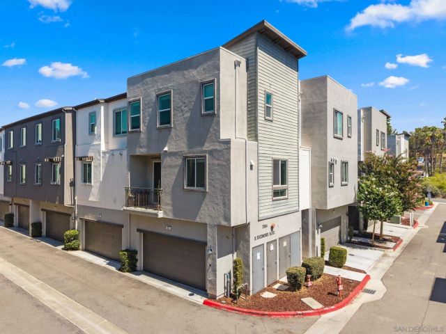 2564 S Escondido Blvd 512, Escondido, CA 92025