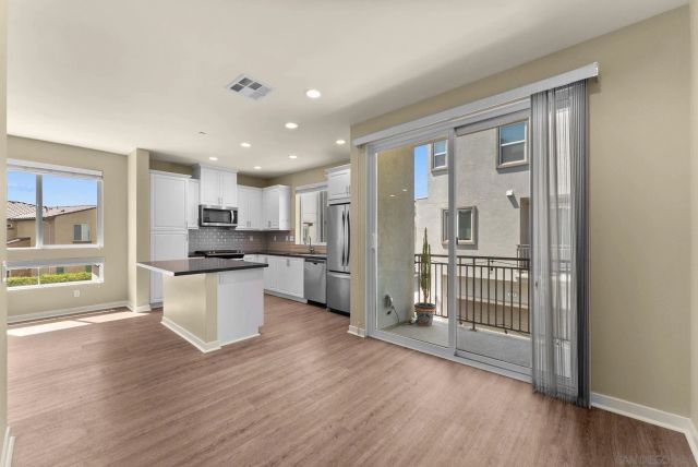 2564 S Escondido Blvd 512, Escondido, CA 92025