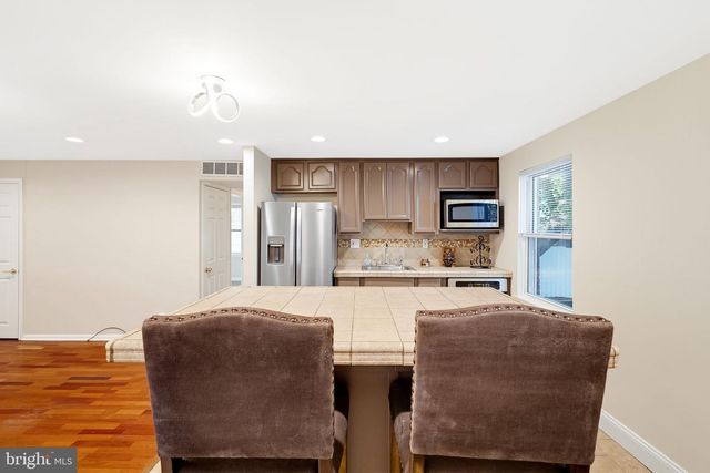 2213 LIBERATOR ST, Levittown, PA 19057