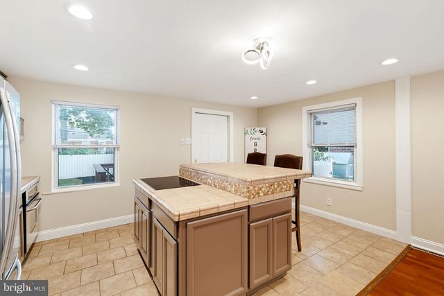 2213 LIBERATOR ST, Levittown, PA 19057