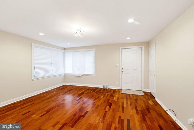 2213 LIBERATOR ST, Levittown, PA 19057