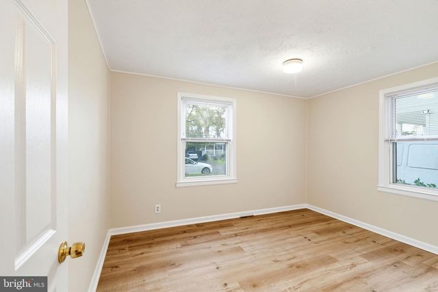 2213 LIBERATOR ST, Levittown, PA 19057