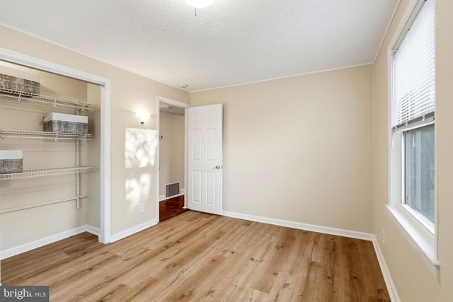 2213 LIBERATOR ST, Levittown, PA 19057