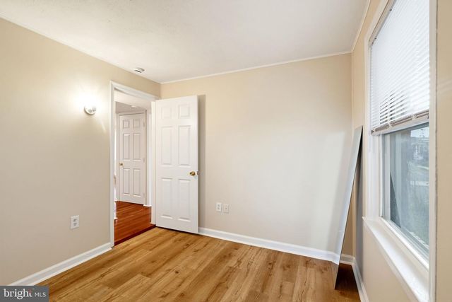 2213 LIBERATOR ST, Levittown, PA 19057