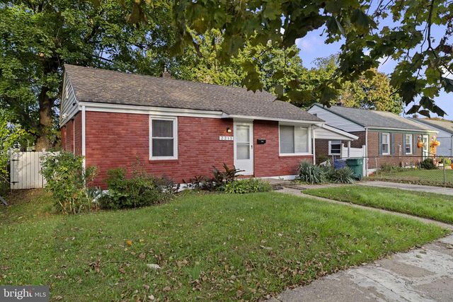 2213 LIBERATOR ST, Levittown, PA 19057