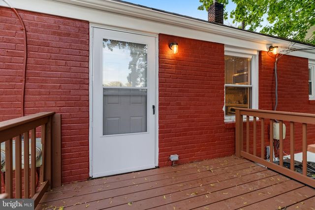 2213 LIBERATOR ST, Levittown, PA 19057