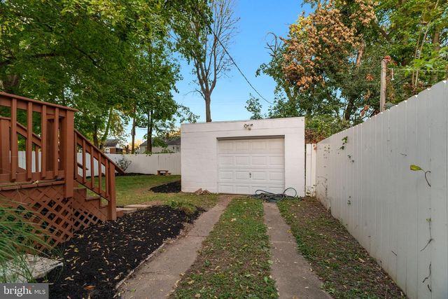 2213 LIBERATOR ST, Levittown, PA 19057
