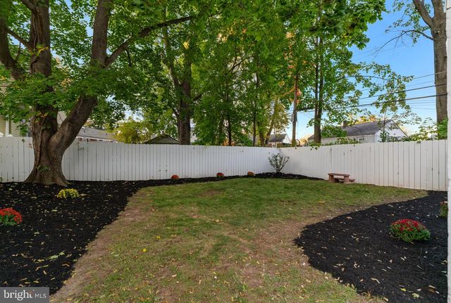 2213 LIBERATOR ST, Levittown, PA 19057