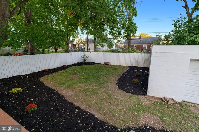 2213 LIBERATOR ST, Levittown, PA 19057