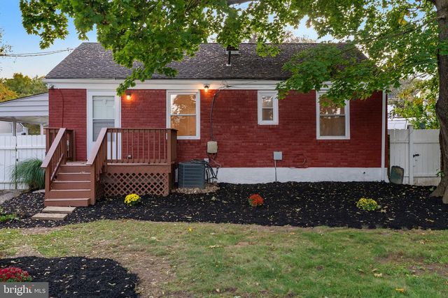 2213 LIBERATOR ST, Levittown, PA 19057
