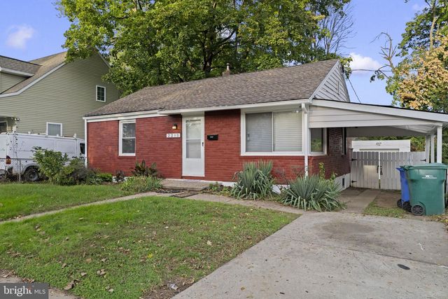 2213 LIBERATOR ST, Levittown, PA 19057