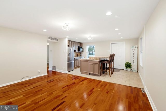 2213 LIBERATOR ST, Levittown, PA 19057