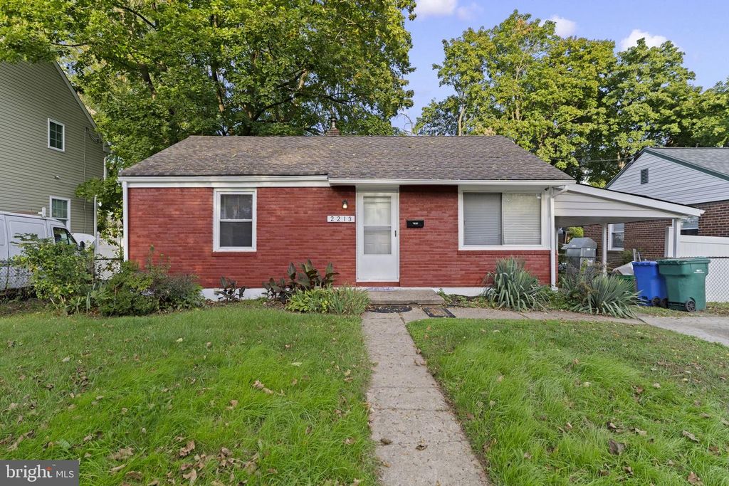 2213 LIBERATOR ST, Levittown, PA 19057