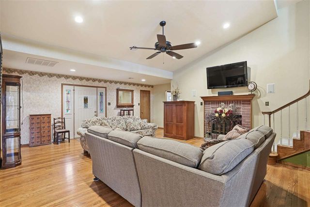 2106 NW Columbia Ave, Lawton, OK 73507