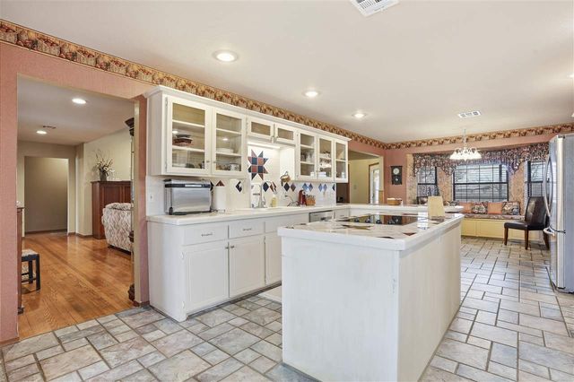 2106 NW Columbia Ave, Lawton, OK 73507