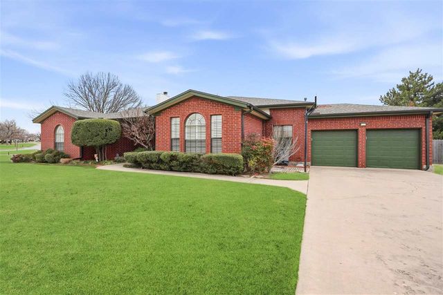 2106 NW Columbia Ave, Lawton, OK 73507