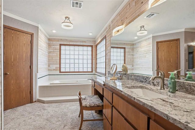 2106 NW Columbia Ave, Lawton, OK 73507